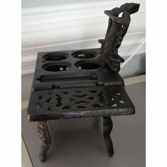 Vintage Crescent miniature Cast Iron Stove - Picture 6 of 10